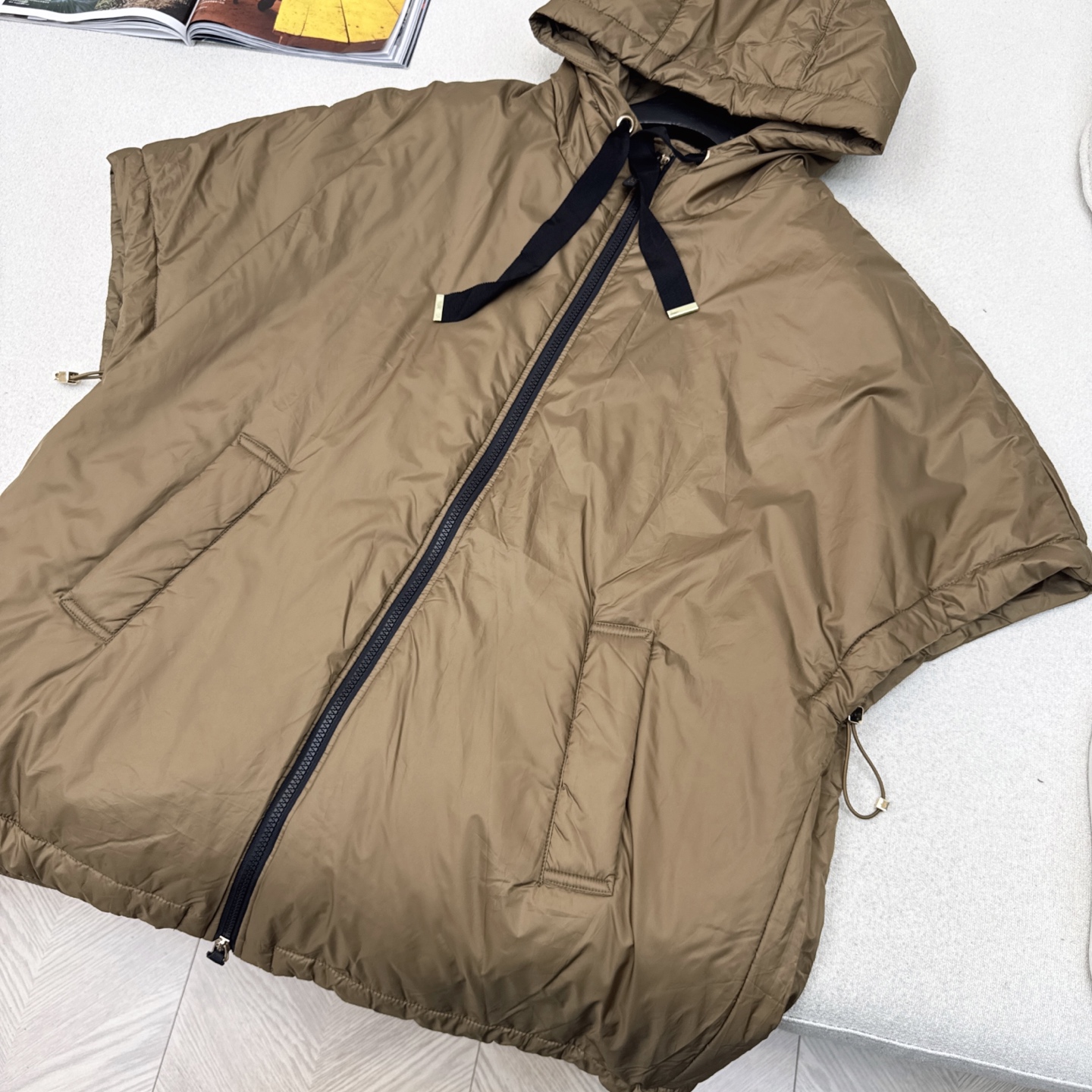 原单品质 Max 25ss———秋冬最新款简约斗篷式连帽棉服外套🖤 斗篷式设计感很赞～～经典立体H版型剪