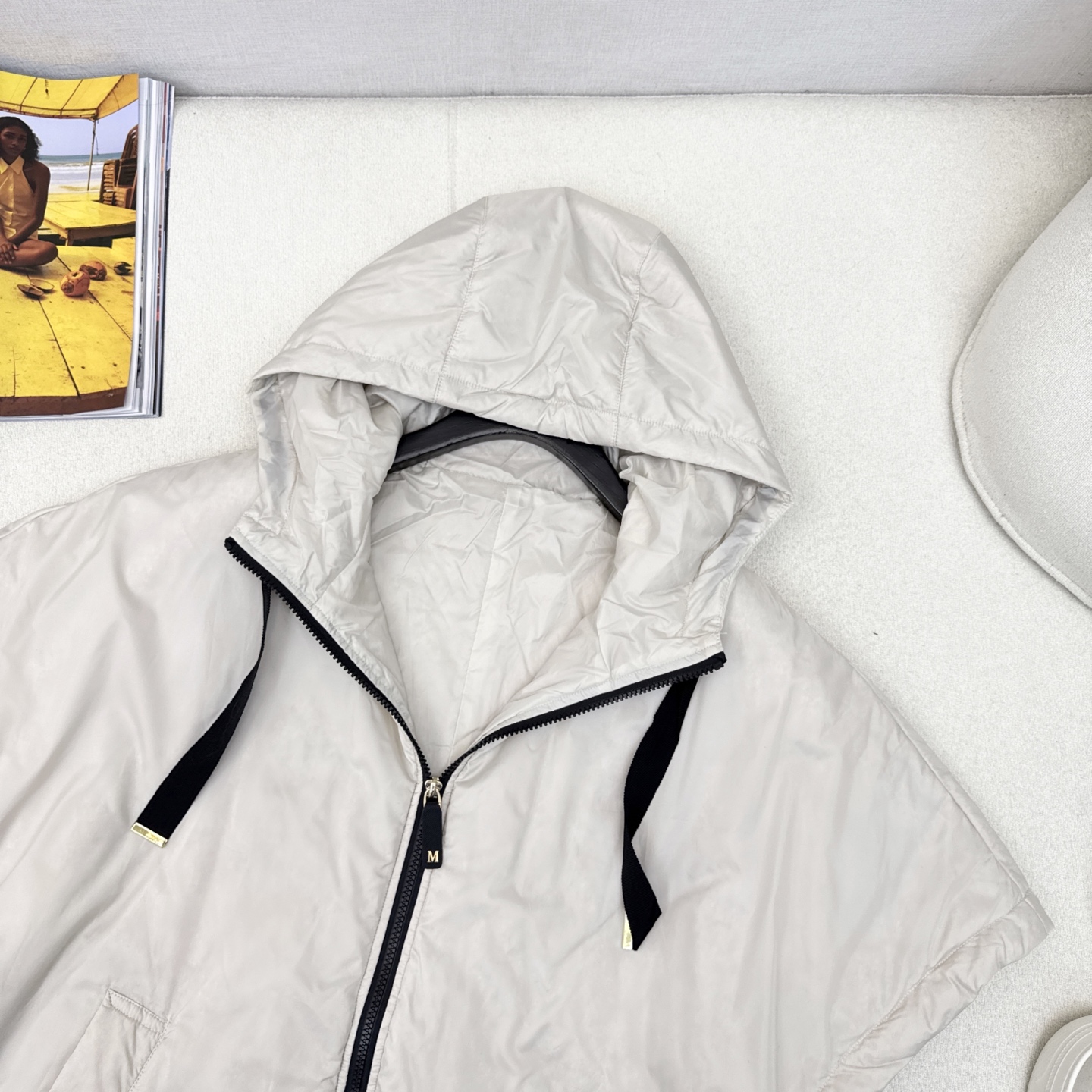 原单品质 Max 25ss———秋冬最新款简约斗篷式连帽棉服外套🖤 斗篷式设计感很赞～～经典立体H版型剪