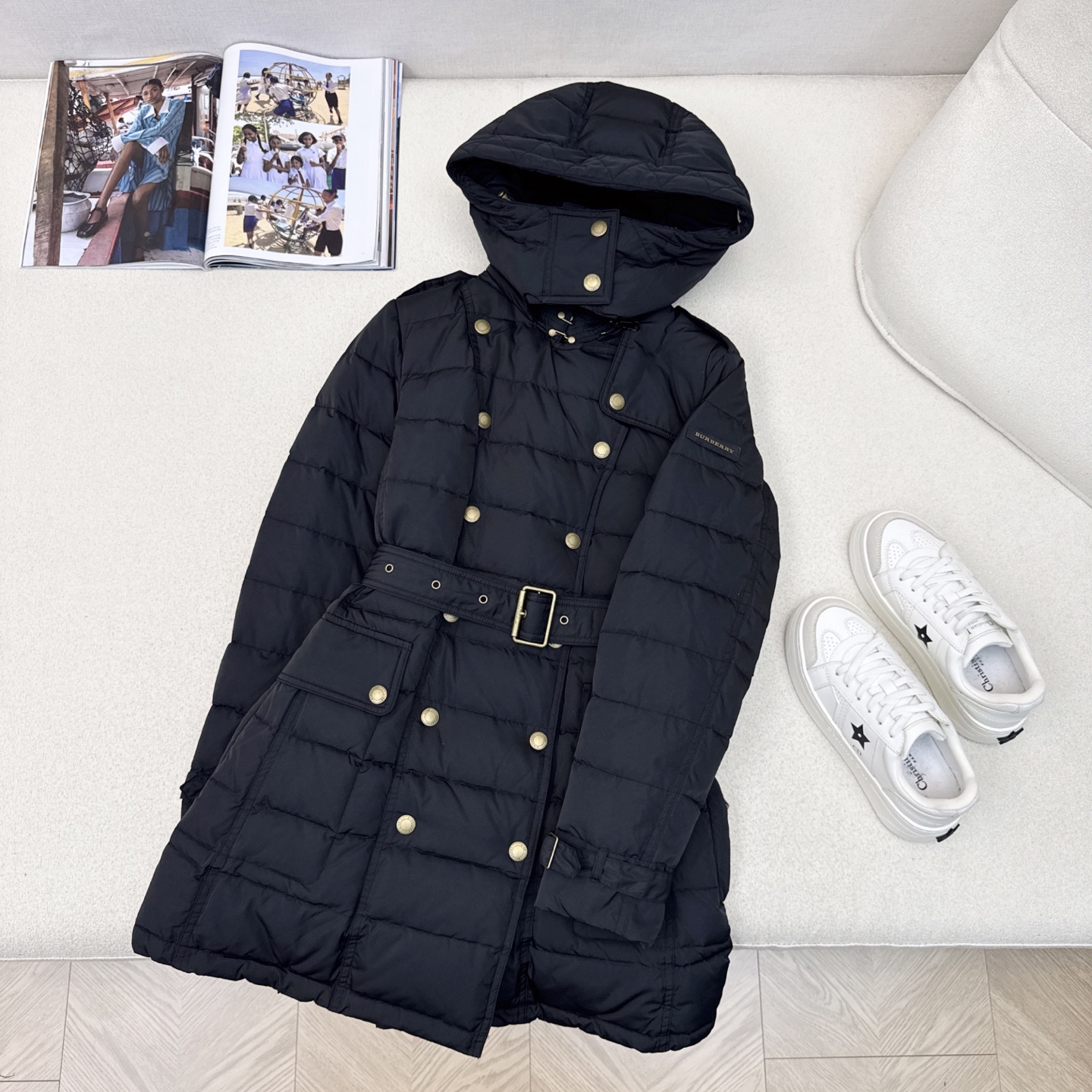 原单品质 Bur 25Ss———秋冬新款双排扣腰带束腰连帽羽绒服外套🖤 采用进口车缝定格 实穿性很高 专