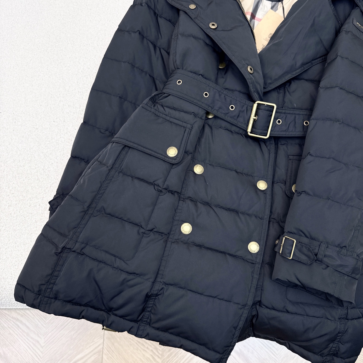 原单品质 Bur 25Ss———秋冬新款双排扣腰带束腰连帽羽绒服外套🖤 采用进口车缝定格 实穿性很高 专