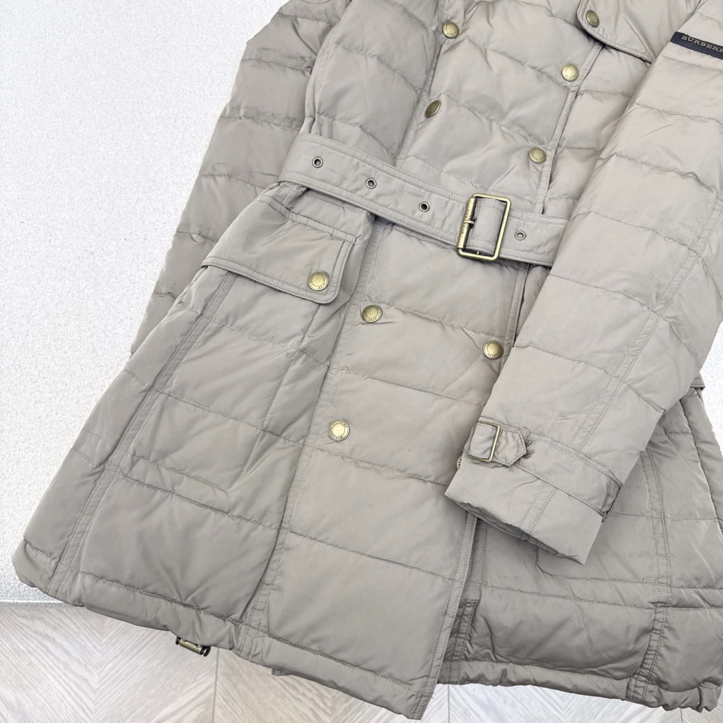 原单品质 Bur 25Ss———秋冬新款双排扣腰带束腰连帽羽绒服外套🖤 采用进口车缝定格 实穿性很高 专