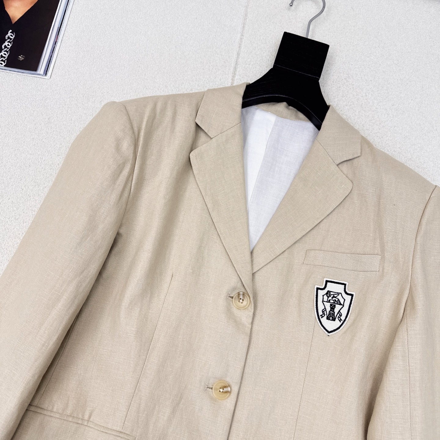 BC 26Ss———秋冬新款极简徽章装饰亚麻西装外套 🤍 宽松H版型剪裁 甜酷风简直绝了 富有质感的定制