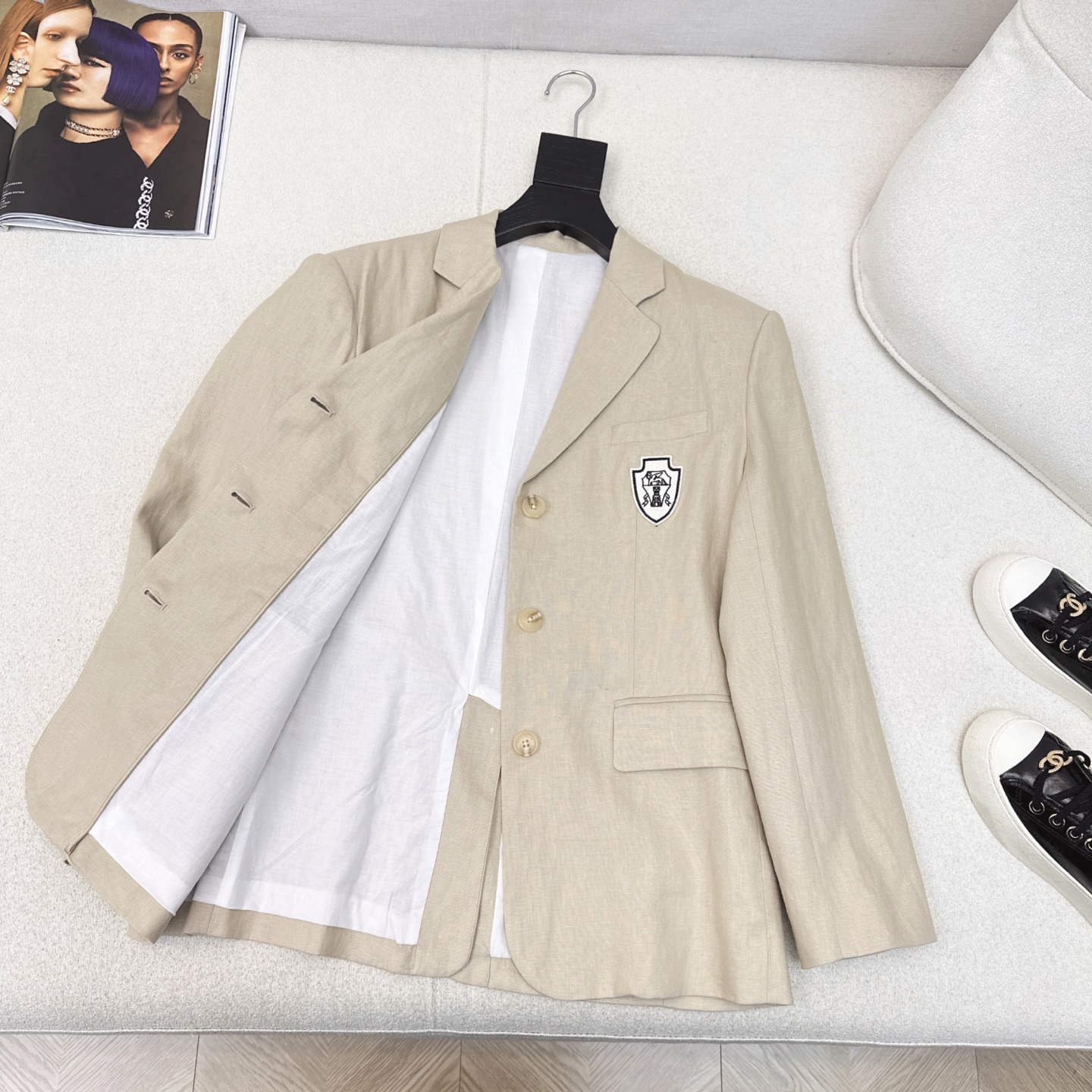 BC 26Ss———秋冬新款极简徽章装饰亚麻西装外套 🤍 宽松H版型剪裁 甜酷风简直绝了 富有质感的定制