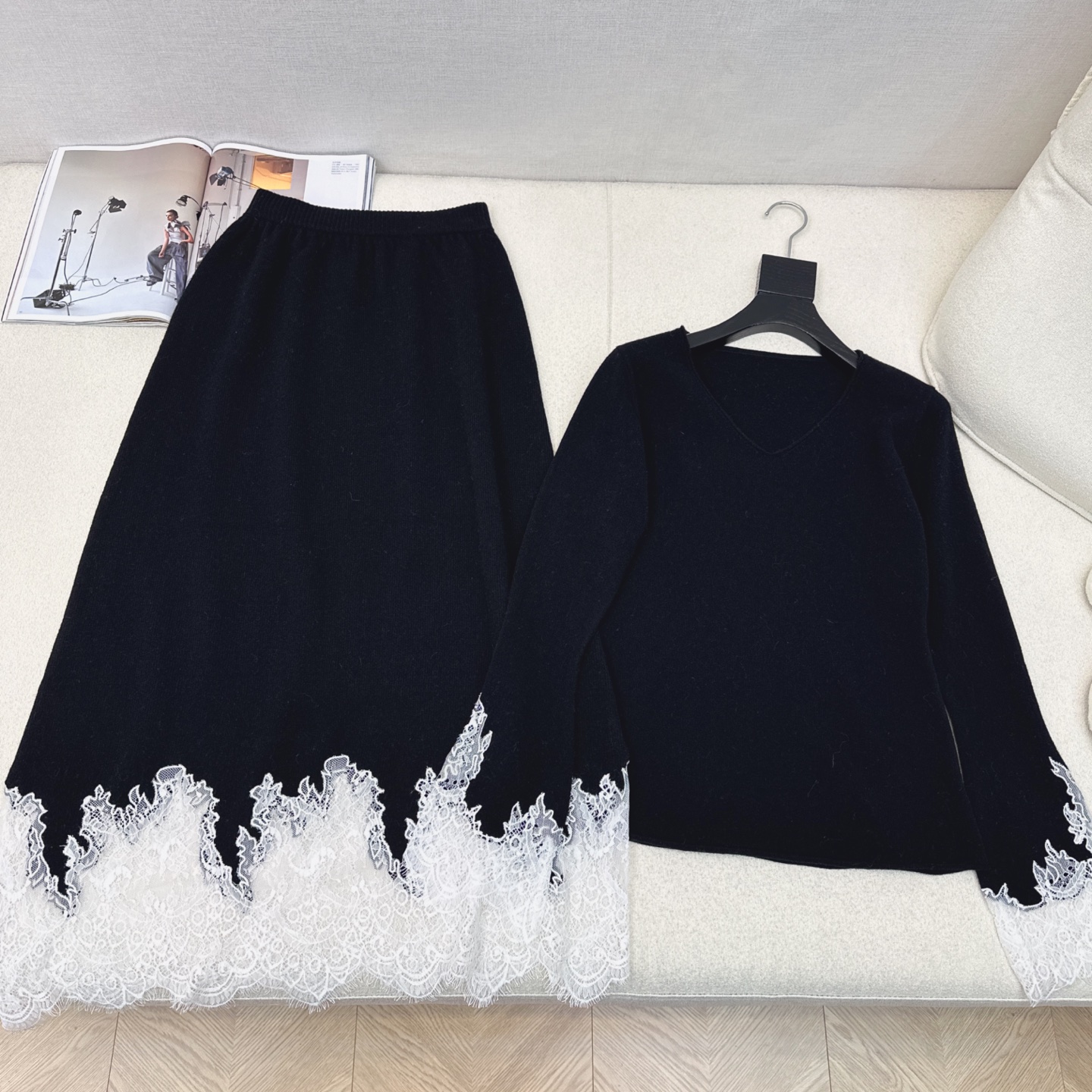 爆单款推荐 Es 25Ss————早秋最新款蕾丝拼接套装🤍V领针织毛衣+包臀半裙 百分百优质羊毛面料 精