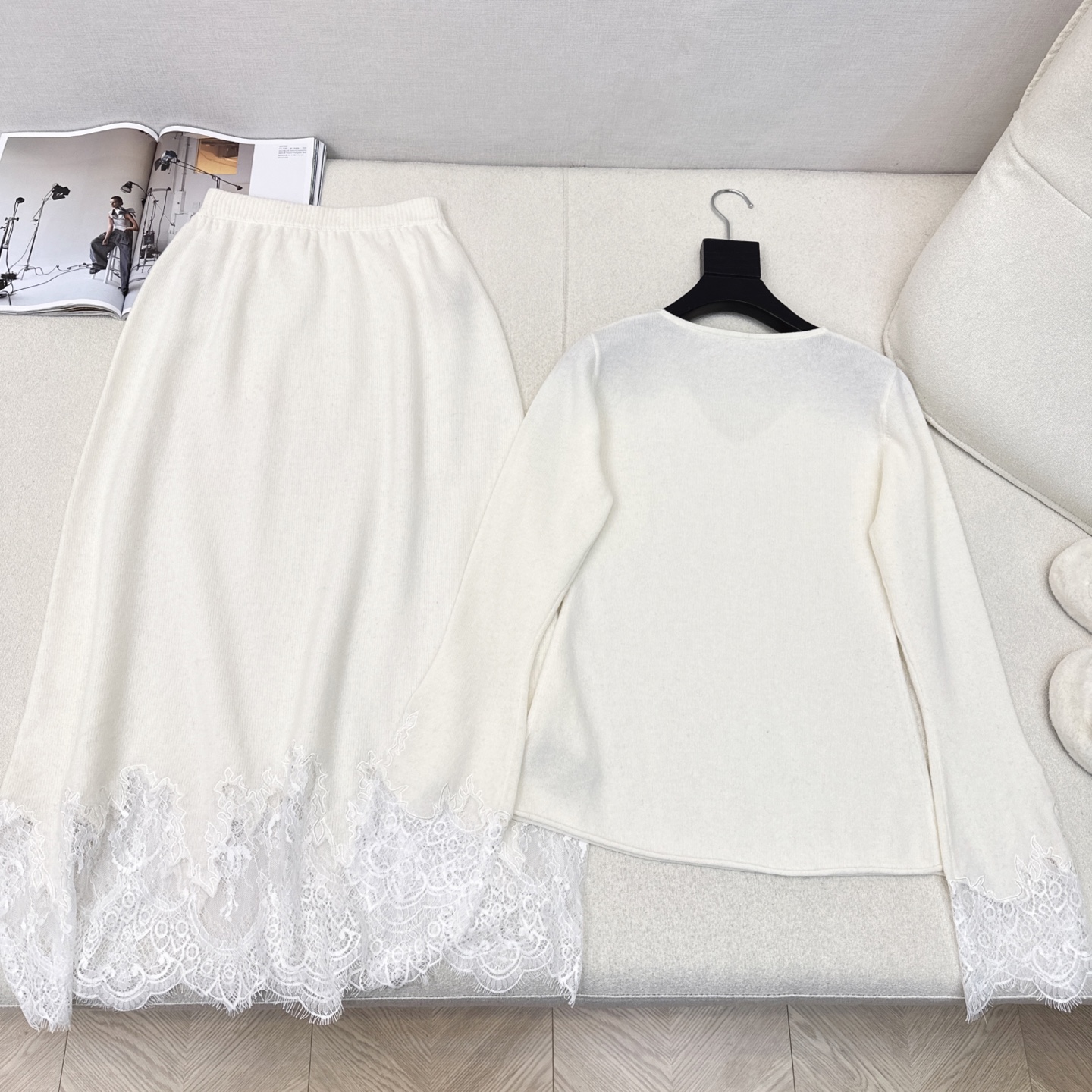 爆单款推荐 Es 25Ss————早秋最新款蕾丝拼接套装🤍V领针织毛衣+包臀半裙 百分百优质羊毛面料 精