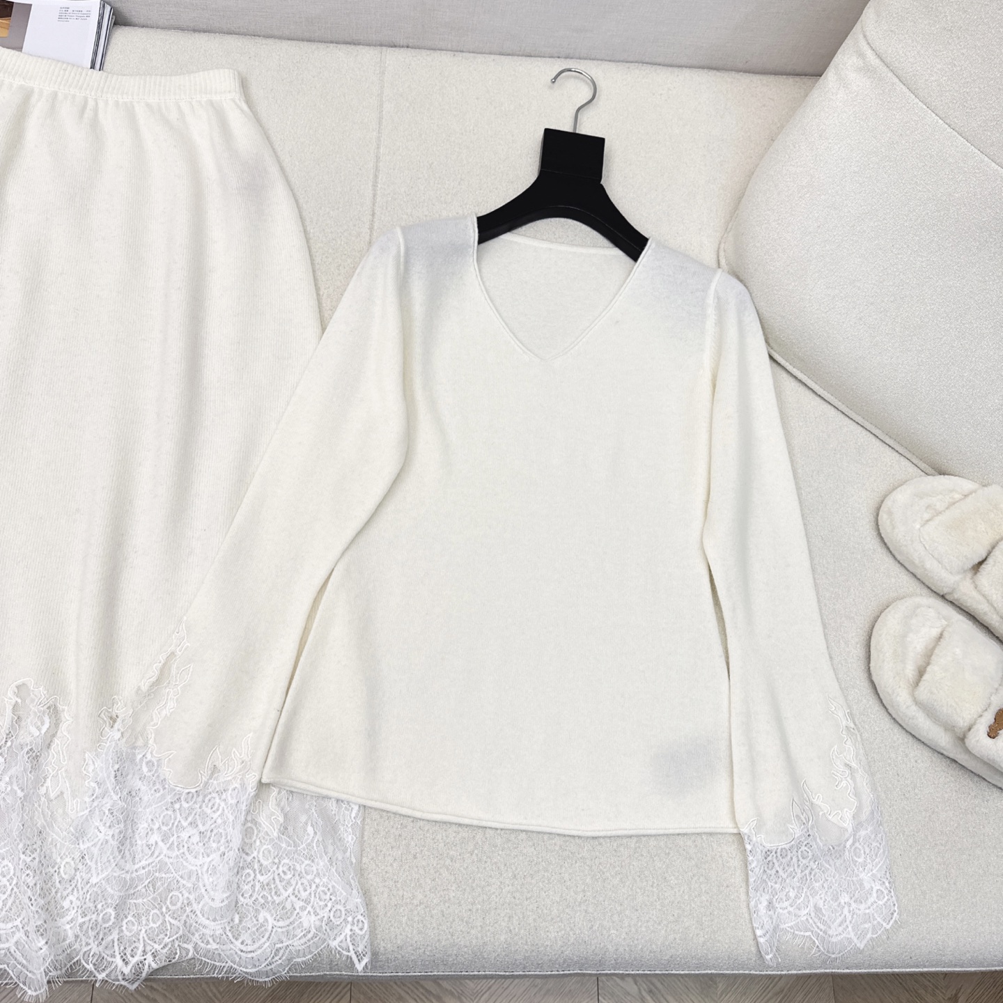 爆单款推荐 Es 25Ss————早秋最新款蕾丝拼接套装🤍V领针织毛衣+包臀半裙 百分百优质羊毛面料 精