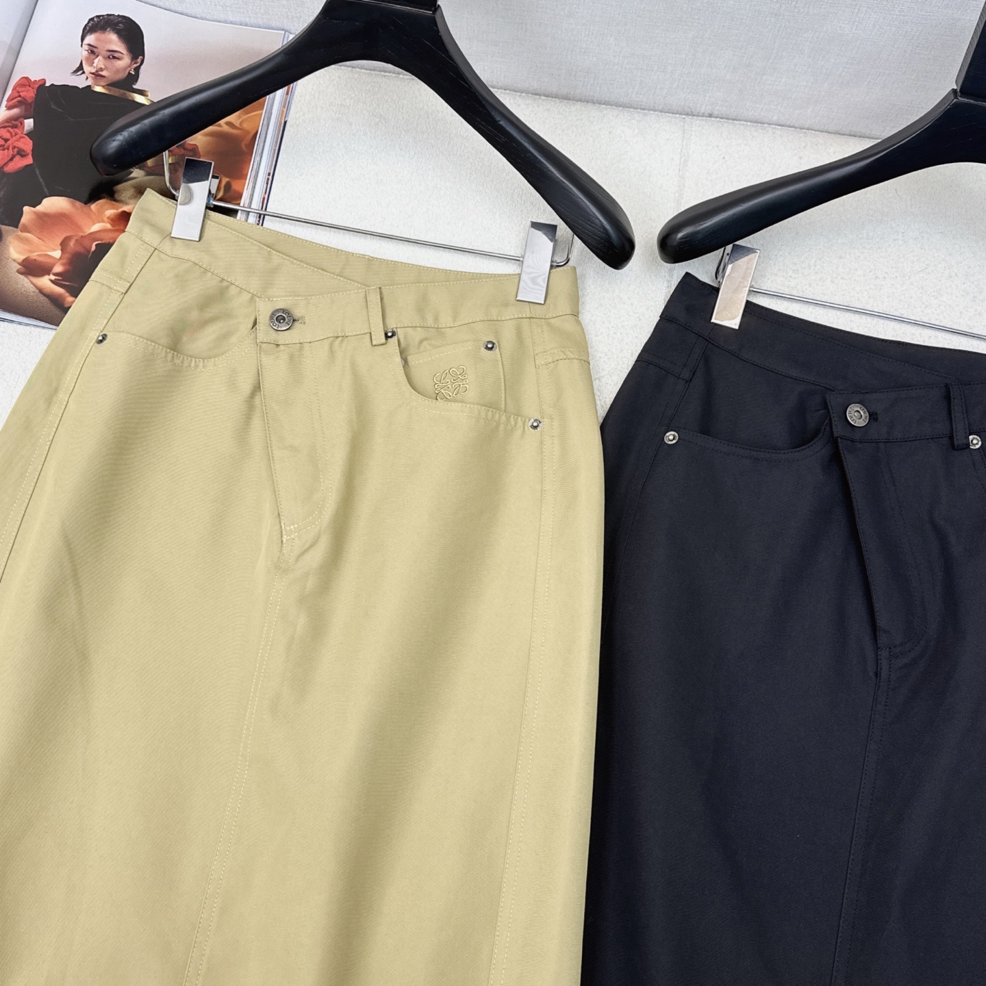 特价🉐️❗️杏色SML❗️不退不换❗️爆单款推荐 Loe 25Ss————早秋最新款帅气时髦套装🤎条纹拼