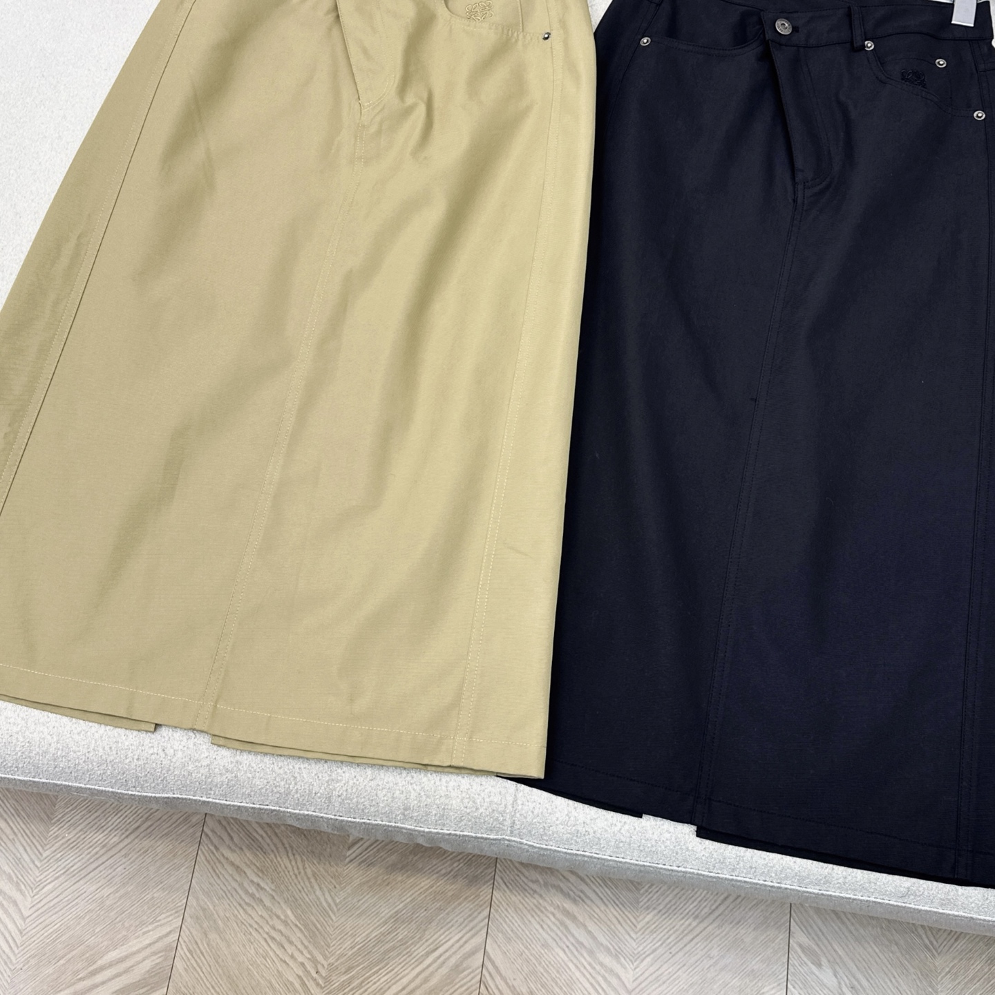 特价🉐️❗️杏色SML❗️不退不换❗️爆单款推荐 Loe 25Ss————早秋最新款帅气时髦套装🤎条纹拼