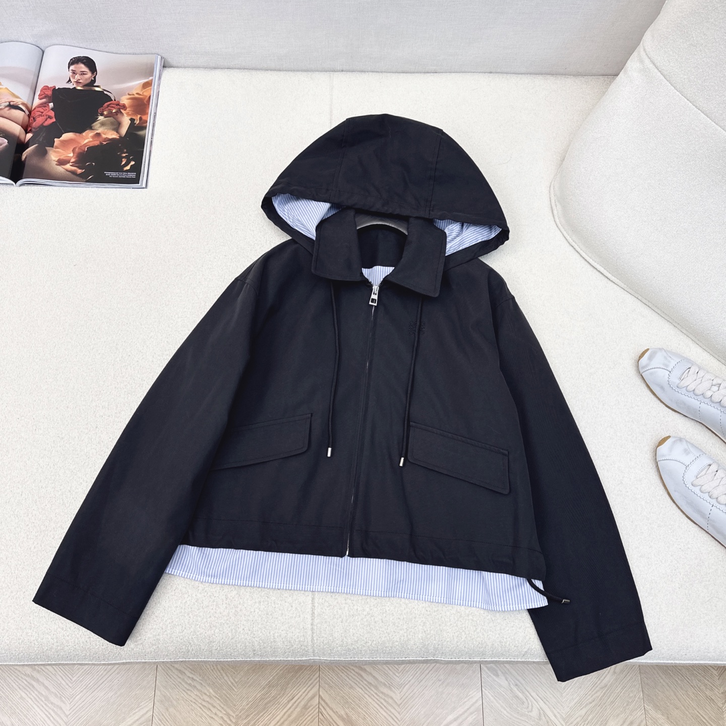 特价🉐️❗️黑色SML❗️不退不换❗️爆单款推荐 Loe 25Ss————早秋最新款帅气时髦套装🤎条纹拼