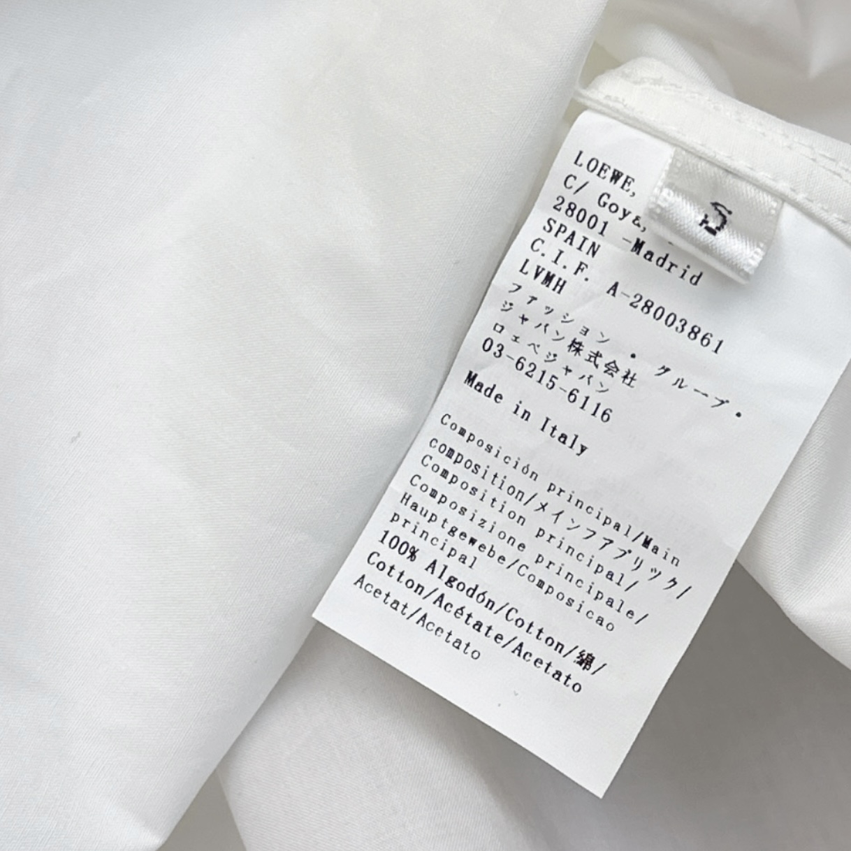 简约时髦的早秋穿搭 Loe 25Ss————早秋最新款logo刺绣装饰娃娃A字剪裁翻领衬衫♥️阔型短款剪