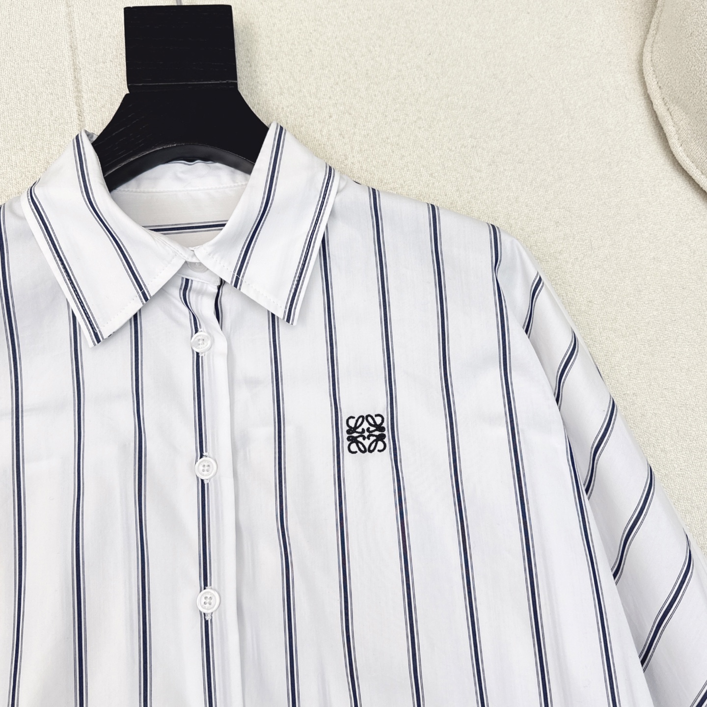 特价🉐️❗️现货齐码❗️不退不换❗️日常休闲 Loe 25Ss————早秋最新款蓝色条纹logo刺绣蝙蝠