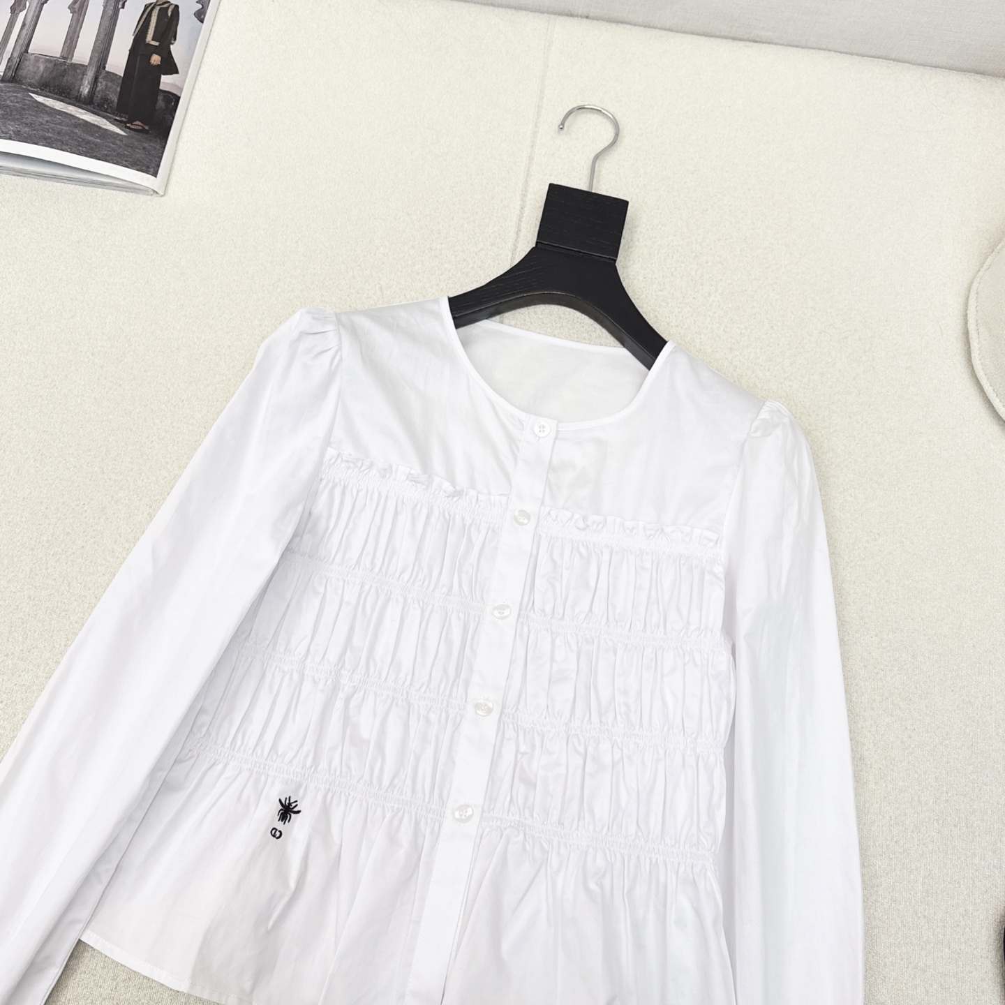 特价🉐️❗️现货齐码❗️不退不换❗️CD 25Ss————早秋最新款复古优雅Lady小蜜蜂刺绣圆领长袖衬