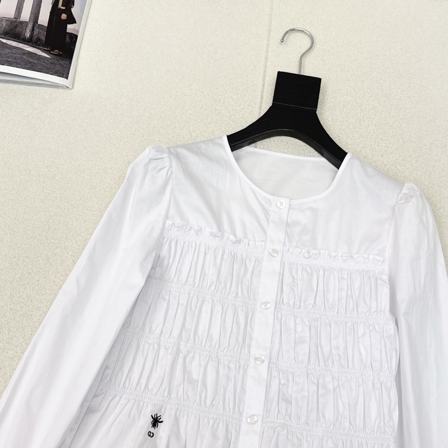 特价🉐️❗️现货齐码❗️不退不换❗️CD 25Ss————早秋最新款复古优雅Lady小蜜蜂刺绣圆领长袖衬