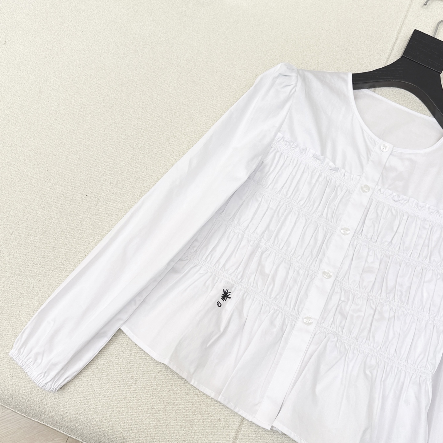 特价🉐️❗️现货齐码❗️不退不换❗️CD 25Ss————早秋最新款复古优雅Lady小蜜蜂刺绣圆领长袖衬