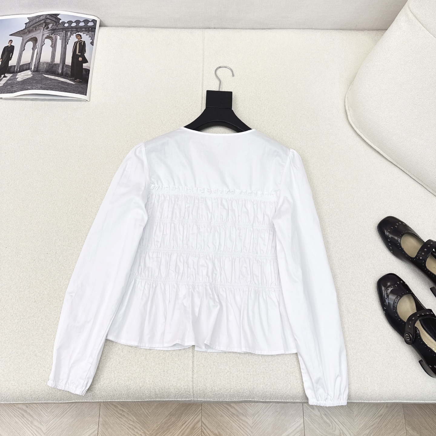 特价🉐️❗️现货齐码❗️不退不换❗️CD 25Ss————早秋最新款复古优雅Lady小蜜蜂刺绣圆领长袖衬