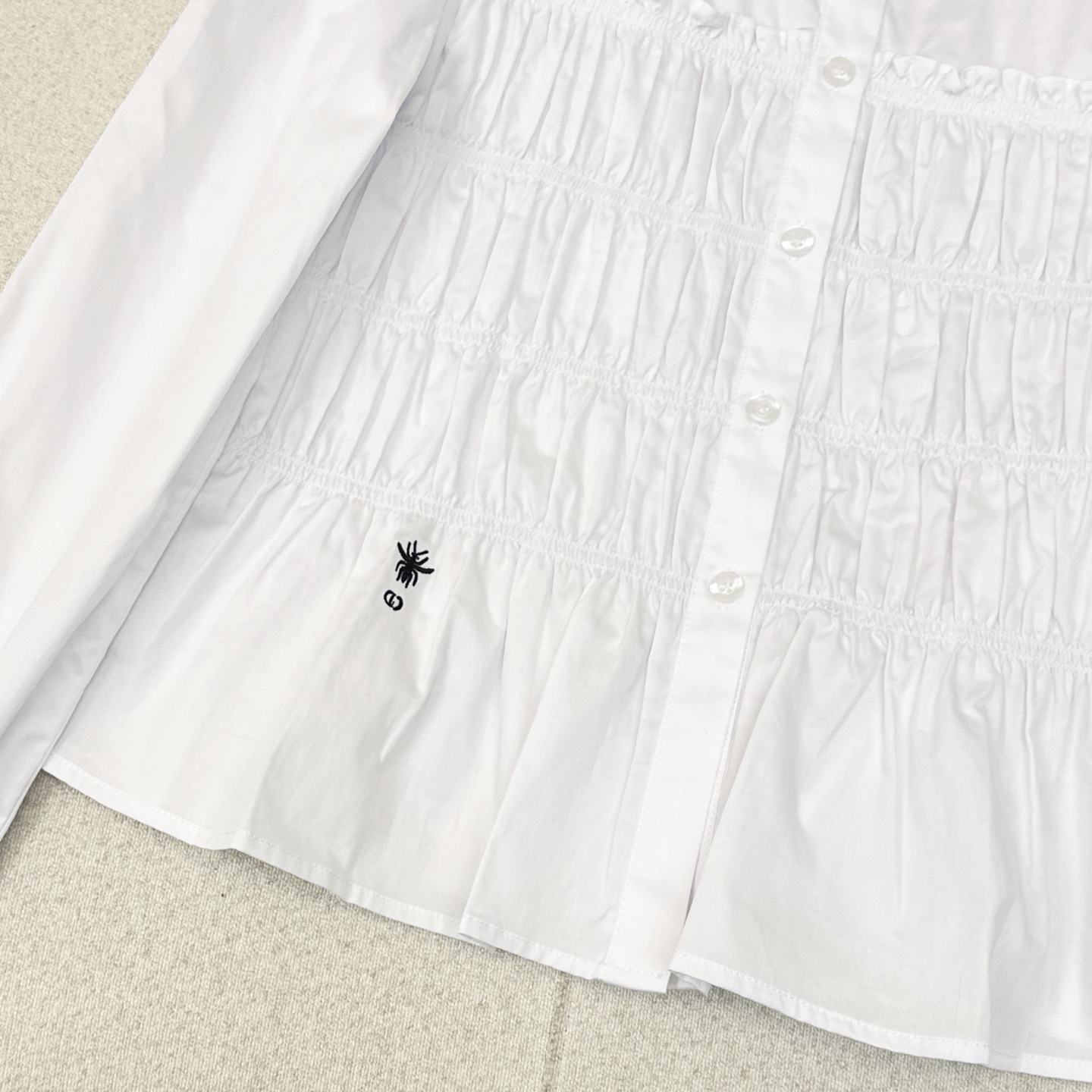 特价🉐️❗️现货齐码❗️不退不换❗️CD 25Ss————早秋最新款复古优雅Lady小蜜蜂刺绣圆领长袖衬