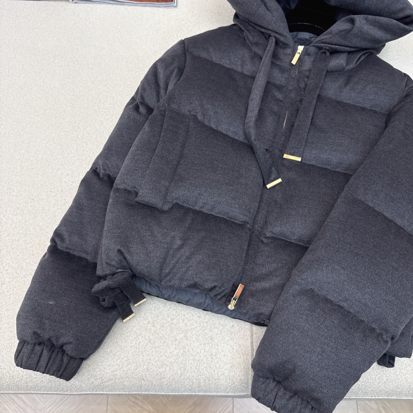 独家首发 原单品质 Max 25Ss———秋冬最新款简约毛呢短款连帽羽绒服 🖤经典立体H版型剪裁 经典时