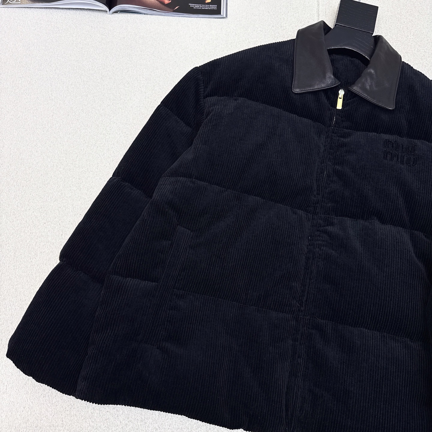 原单品质 MIU 25Ss——秋冬新品 灯芯绒拼小羊皮领羽绒服🤎yyds减轻少女风 立体剪裁H版型下摆抽