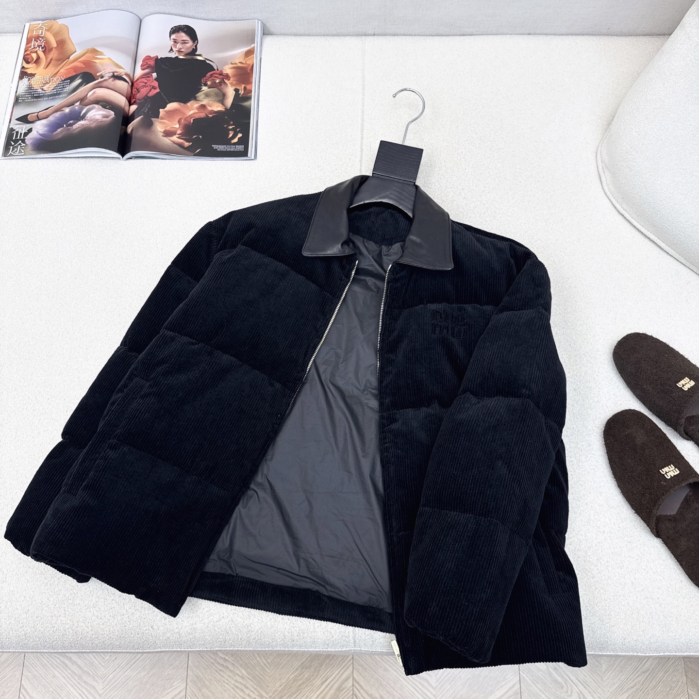 原单品质 MIU 25Ss——秋冬新品 灯芯绒拼小羊皮领羽绒服🤎yyds减轻少女风 立体剪裁H版型下摆抽