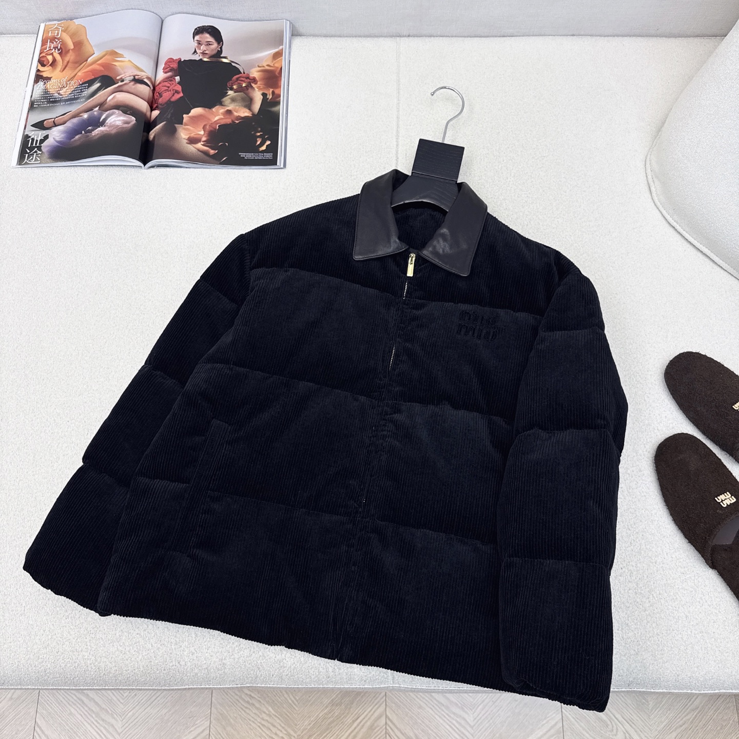 原单品质 MIU 25Ss——秋冬新品 灯芯绒拼小羊皮领羽绒服🤎yyds减轻少女风 立体剪裁H版型下摆抽