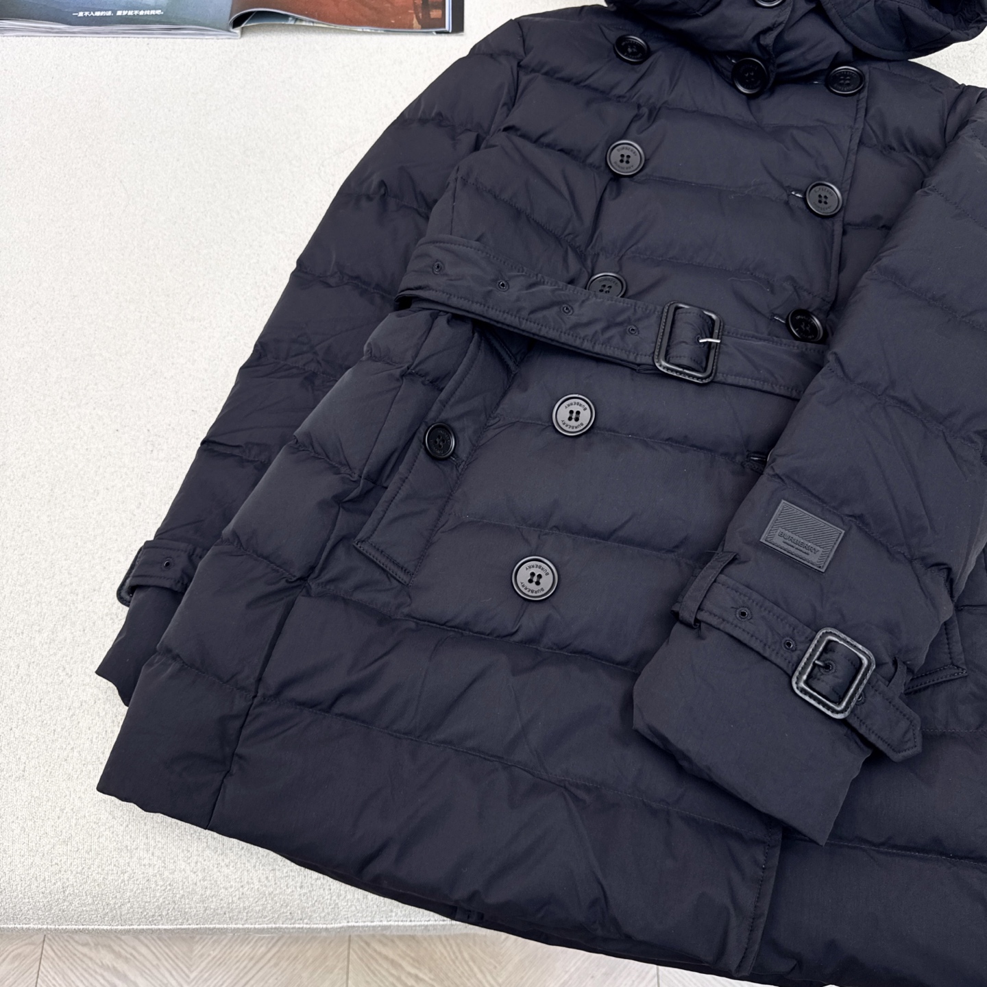 原单品质 Bur 25SS ——— 秋冬新款经典双排扣连帽羽绒服外套 🤎实穿性很高 专柜每年必火的经典款