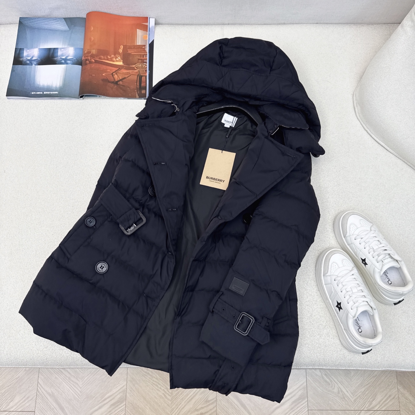 原单品质 Bur 25SS ——— 秋冬新款经典双排扣连帽羽绒服外套 🤎实穿性很高 专柜每年必火的经典款