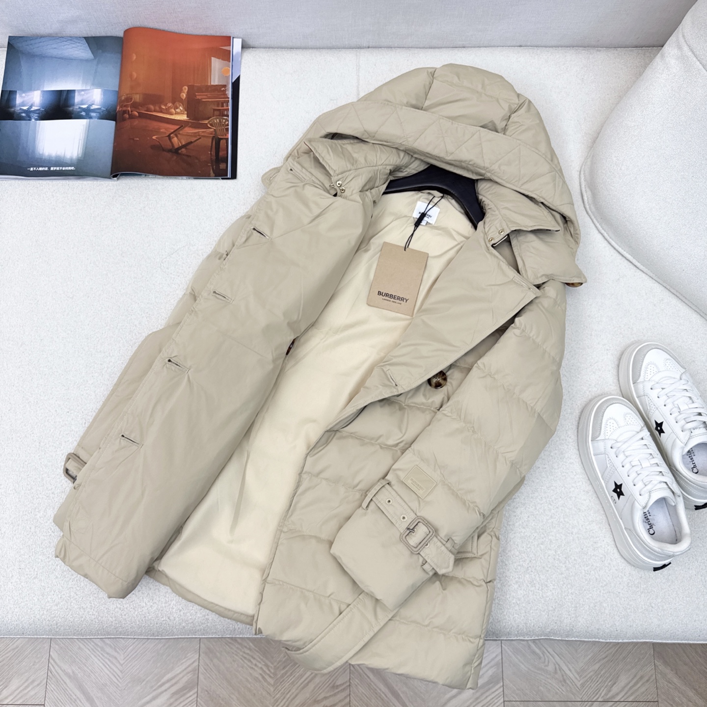 原单品质 Bur 25SS ——— 秋冬新款经典双排扣连帽羽绒服外套 🤎实穿性很高 专柜每年必火的经典款