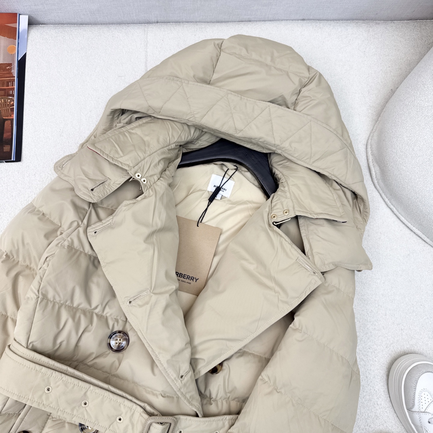 原单品质 Bur 25SS ——— 秋冬新款经典双排扣连帽羽绒服外套 🤎实穿性很高 专柜每年必火的经典款