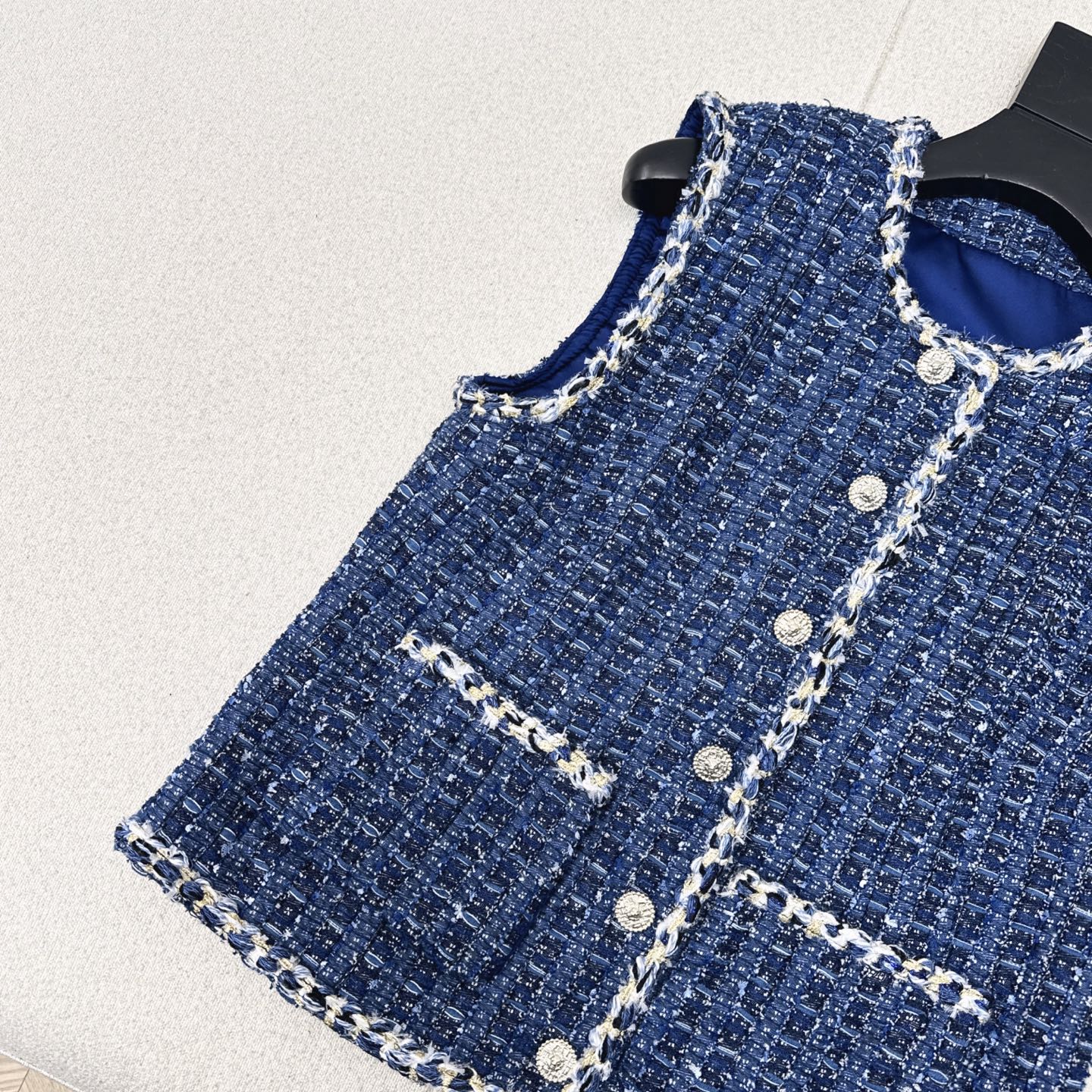 特价🉐️ ❗️现货齐码❗️不退不换❗️C家 25Ss————早秋最新款重工软粗花呢两件套🩵走秀同款小短款