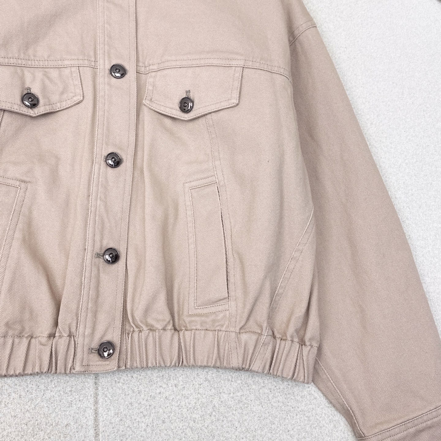 高智感穿搭 Bc 25Ss————早秋最新款做旧皮粉色洗水牛仔夹克外套🩷经典落肩口袋设计 极简主义奢华不