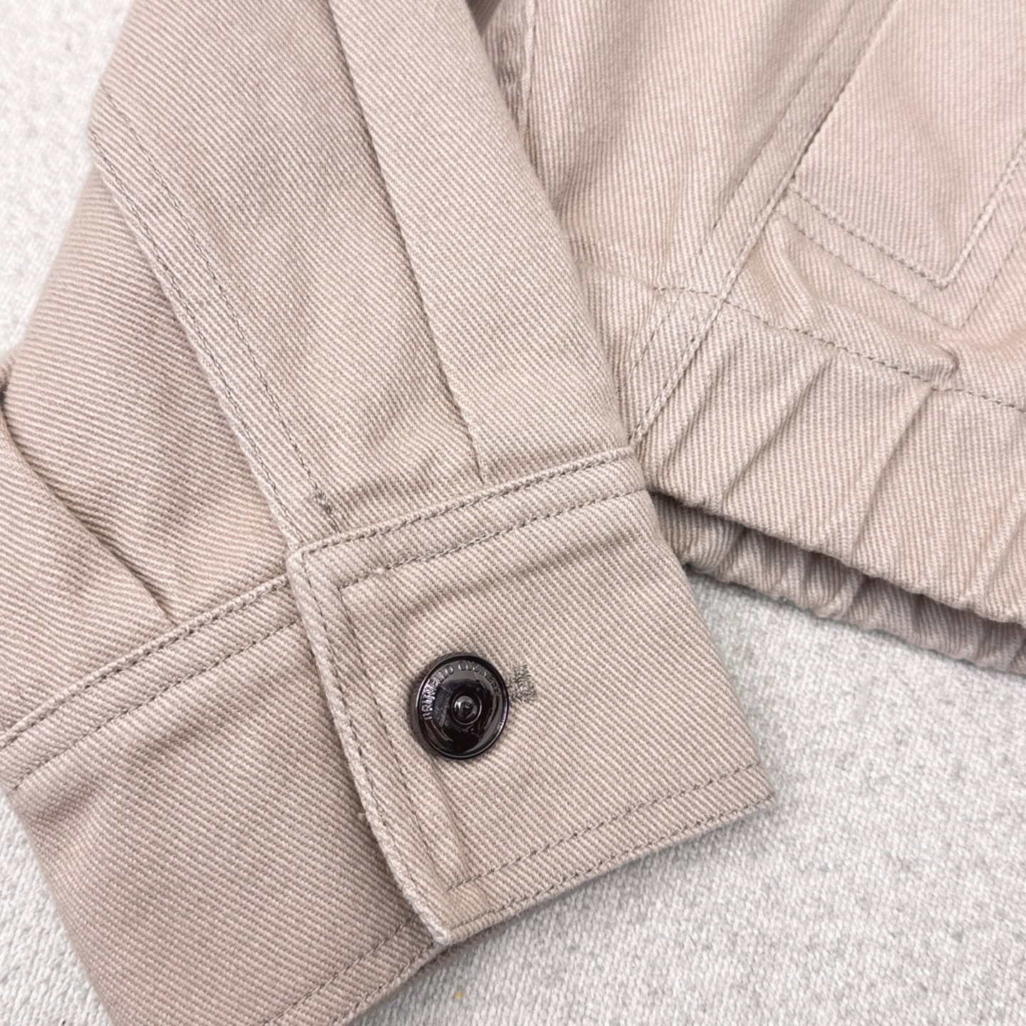 高智感穿搭 Bc 25Ss————早秋最新款做旧皮粉色洗水牛仔夹克外套🩷经典落肩口袋设计 极简主义奢华不