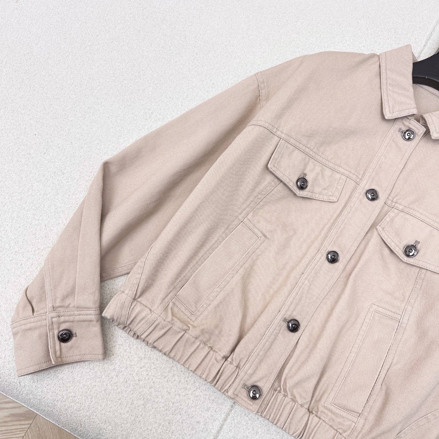 高智感穿搭 Bc 25Ss————早秋最新款做旧皮粉色洗水牛仔夹克外套🩷经典落肩口袋设计 极简主义奢华不