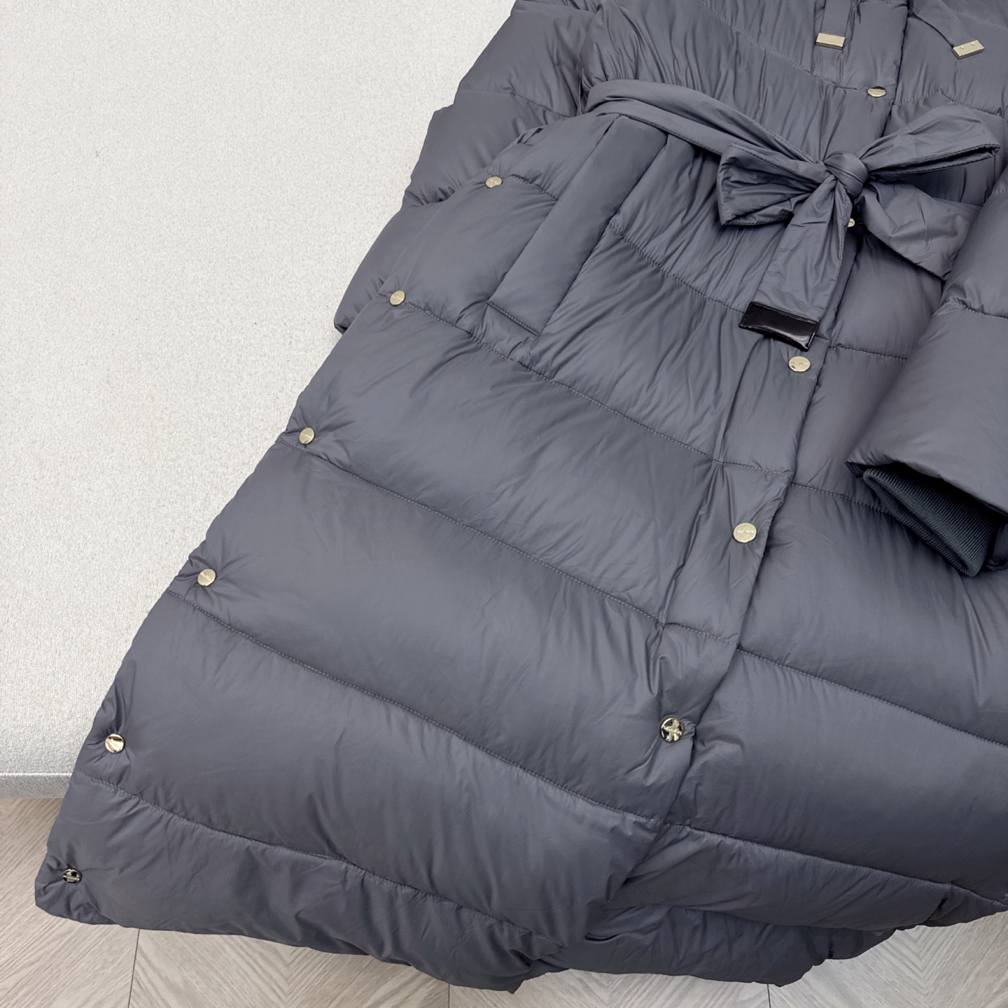 独家首发 原单品质 max 25Ss———秋冬最新款超大毛领绑带束腰长款连帽羽绒服🖤 经典腰部系带收腰长