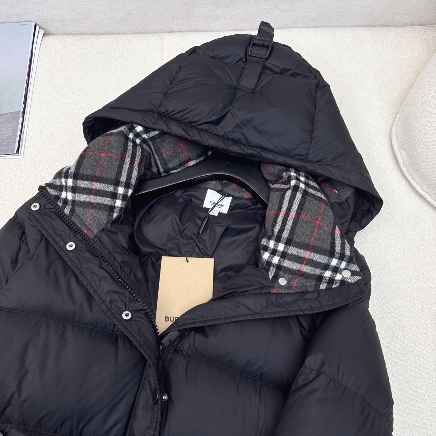 Burberry Hooded Puffer Jacket - Warm, Stylish, and Ready for Winter 4 i1756283124242 6914 0 3