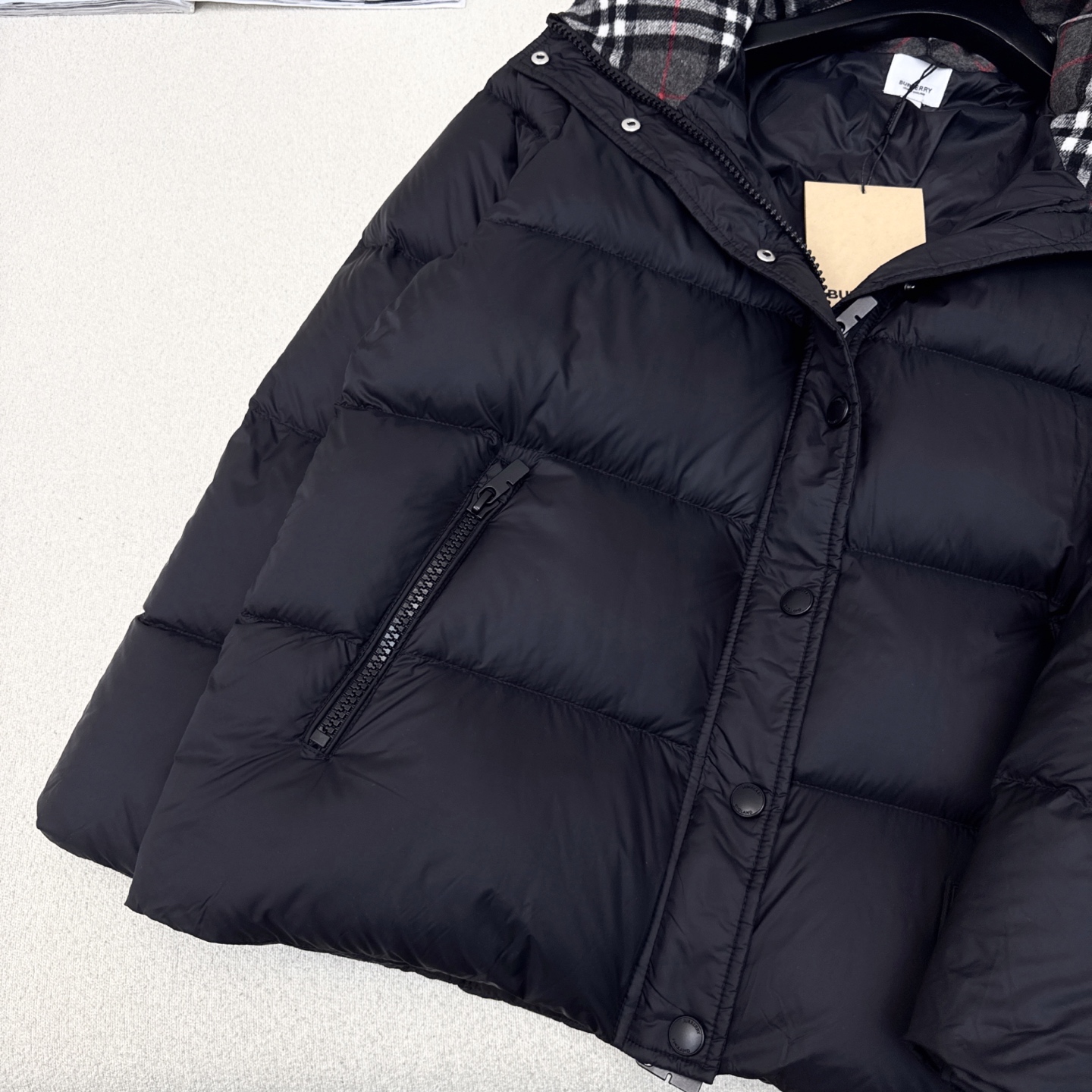 Burberry Hooded Puffer Jacket - Warm, Stylish, and Ready for Winter 5 i1756283124305 3945 0 4