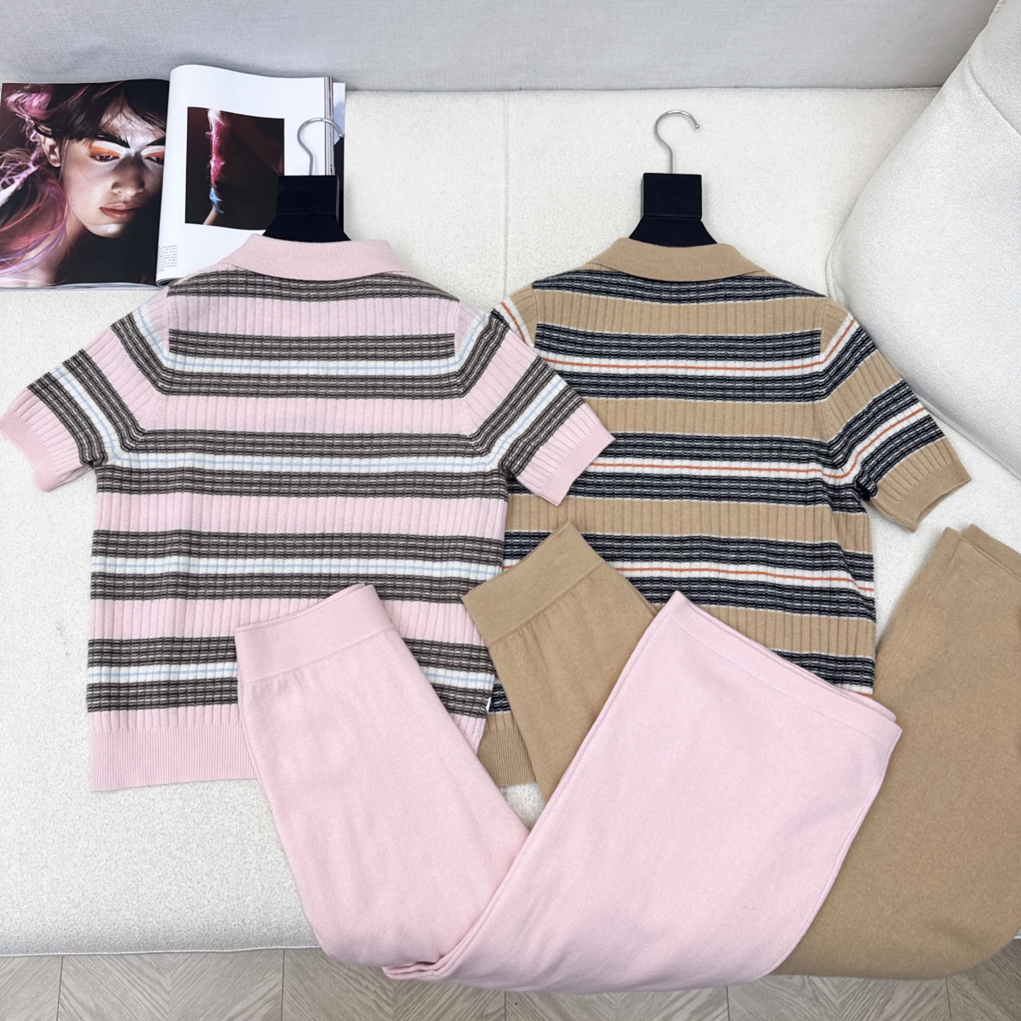 独家款 lp🆕 25Ss———早秋最新款针织套装 🩶撞色条纹翻领针织衫+松紧腰直筒裤 精致美感 整体给人