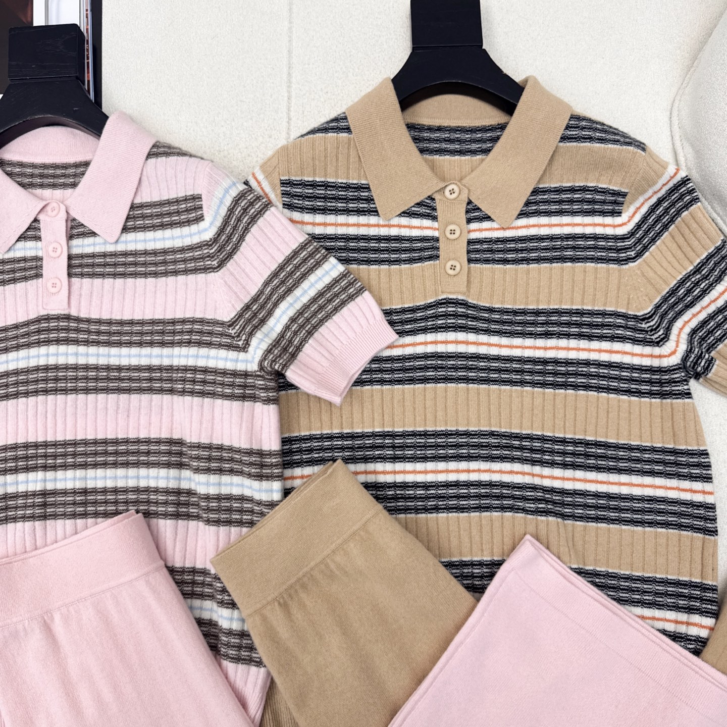 独家款 lp🆕 25Ss———早秋最新款针织套装 🩶撞色条纹翻领针织衫+松紧腰直筒裤 精致美感 整体给人