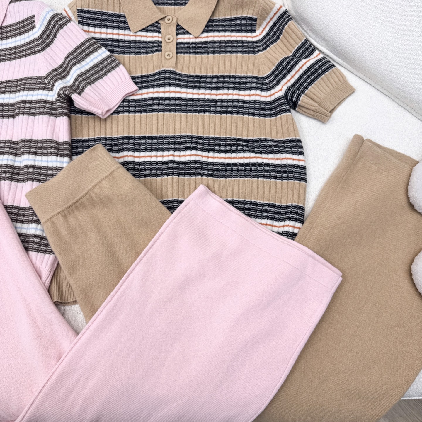 独家款 lp🆕 25Ss———早秋最新款针织套装 🩶撞色条纹翻领针织衫+松紧腰直筒裤 精致美感 整体给人