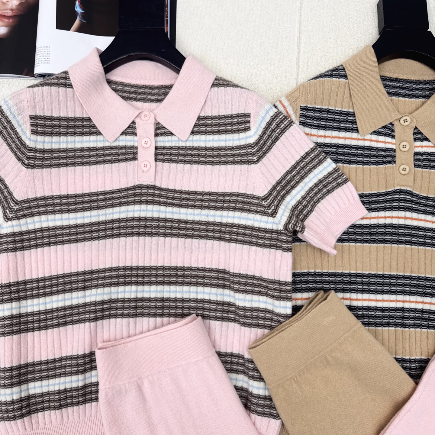 独家款 lp🆕 25Ss———早秋最新款针织套装 🩶撞色条纹翻领针织衫+松紧腰直筒裤 精致美感 整体给人