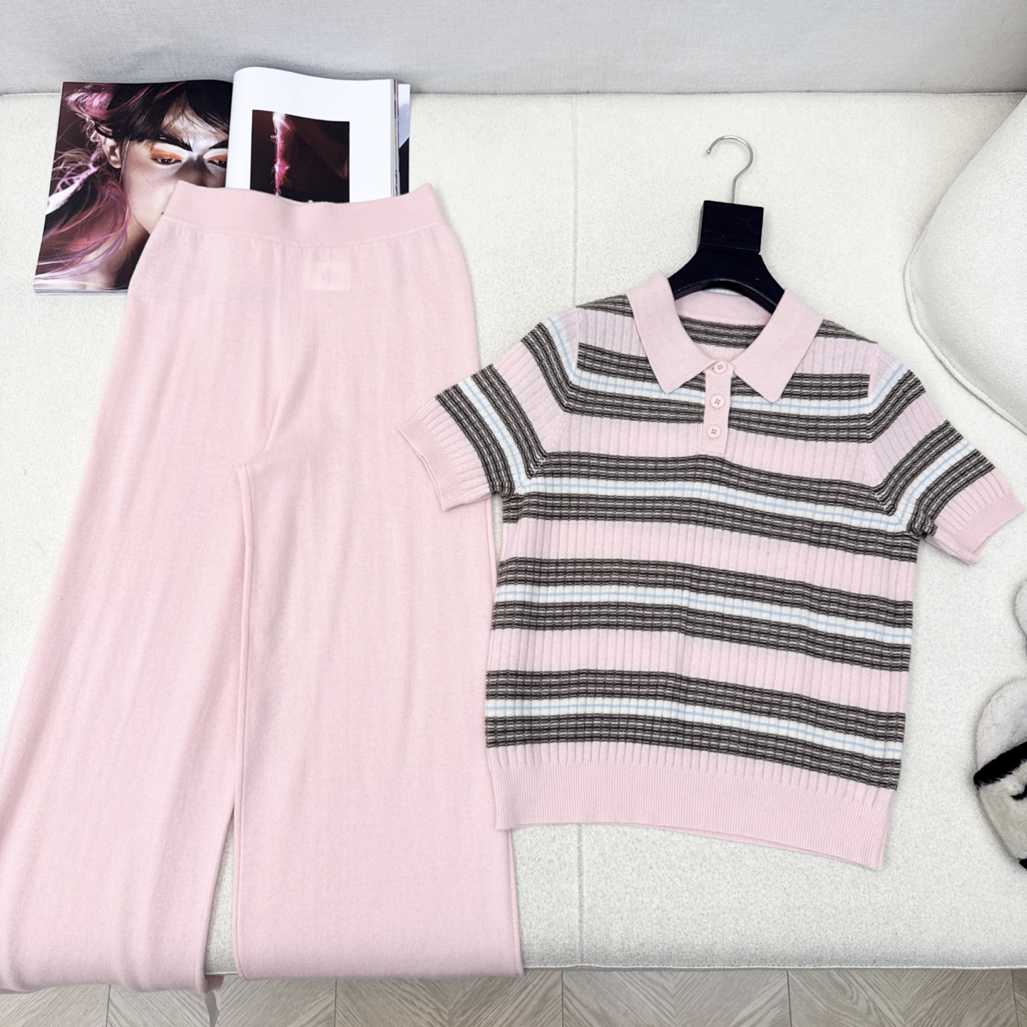 独家款 lp🆕 25Ss———早秋最新款针织套装 🩶撞色条纹翻领针织衫+松紧腰直筒裤 精致美感 整体给人