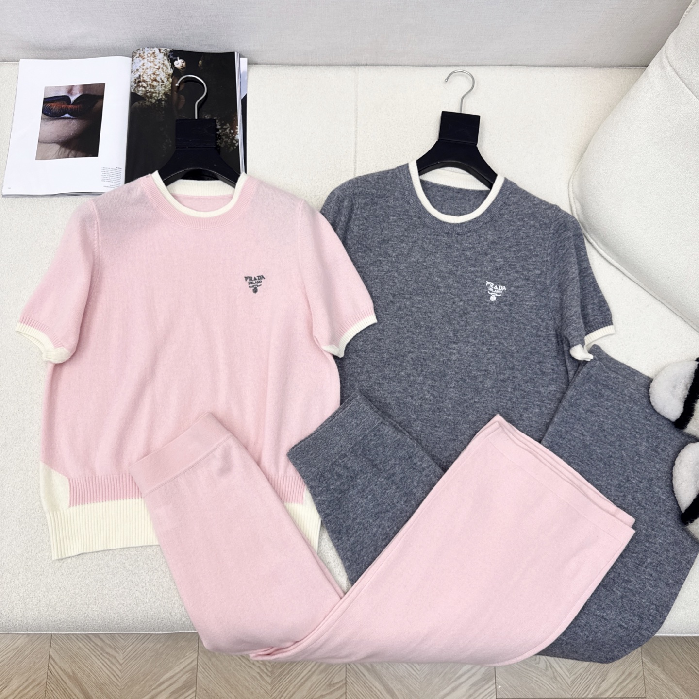 独家款 PD 25Ss———早秋最新款针织套装 🩶撞色拼接短袖圆领针织衫+松紧腰直筒裤 精致美感 整体给