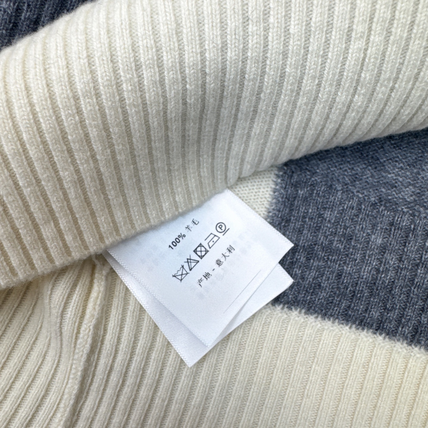 独家款 PD 25Ss———早秋最新款针织套装 🩶撞色拼接短袖圆领针织衫+松紧腰直筒裤 精致美感 整体给