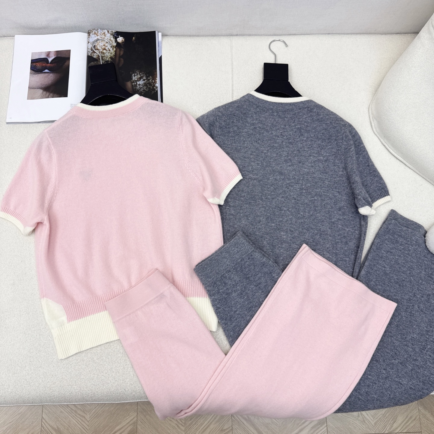 独家款 PD 25Ss———早秋最新款针织套装 🩶撞色拼接短袖圆领针织衫+松紧腰直筒裤 精致美感 整体给