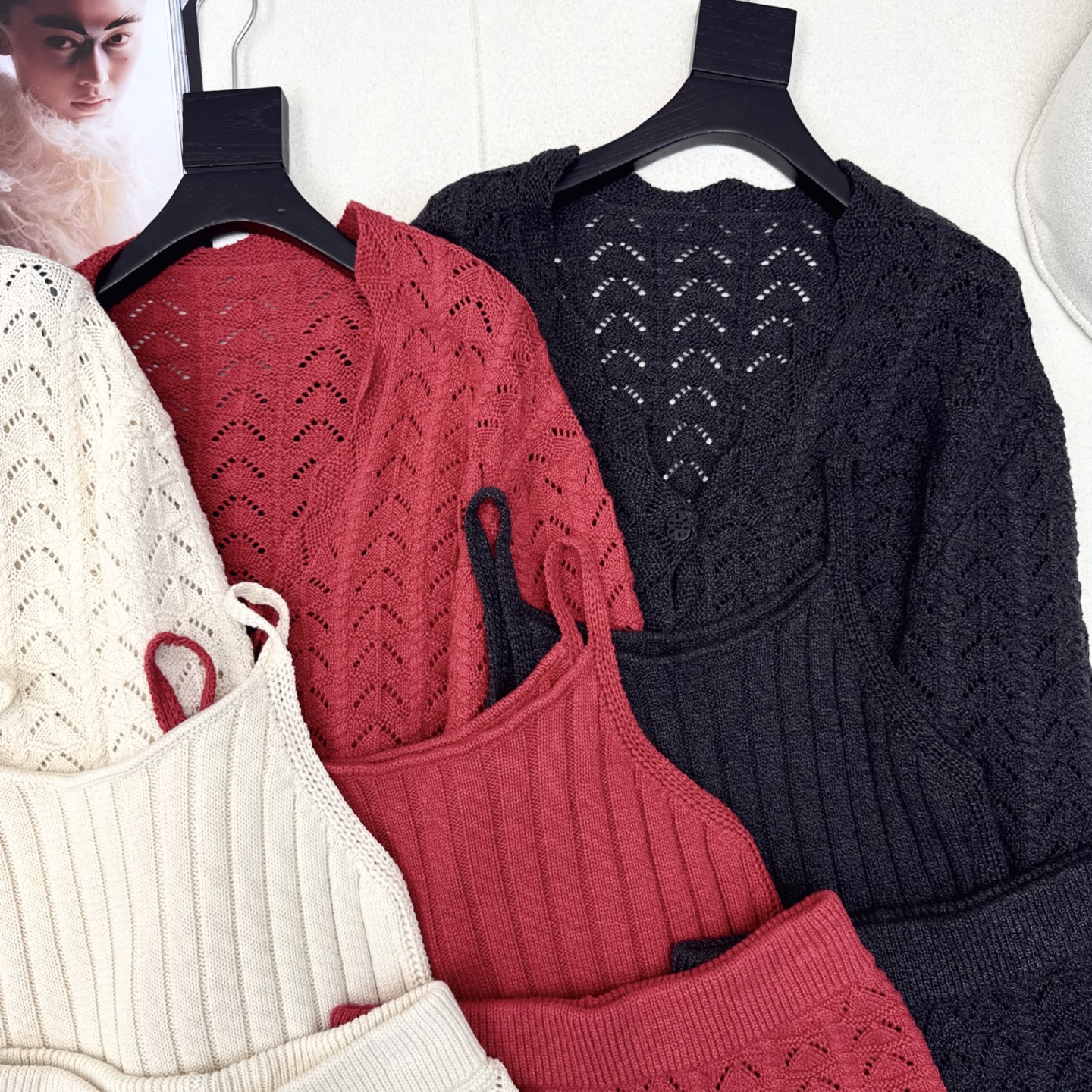 独家款 lp🆕 25Ss———早秋最新款针织三件套 套装 ♥️U领小吊带+V领开衫+松紧腰短裤 精致美感