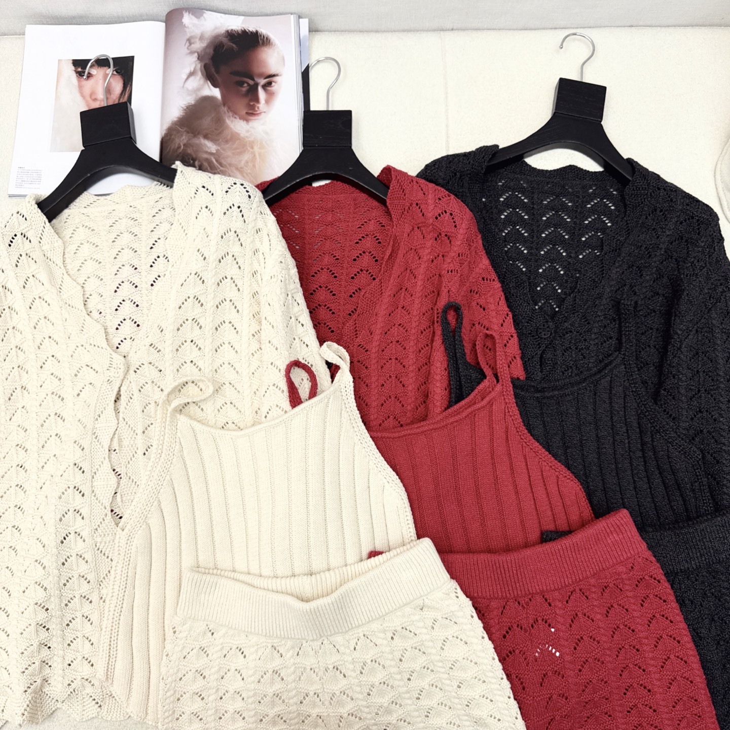 独家款 lp🆕 25Ss———早秋最新款针织三件套 套装 ♥️U领小吊带+V领开衫+松紧腰短裤 精致美感