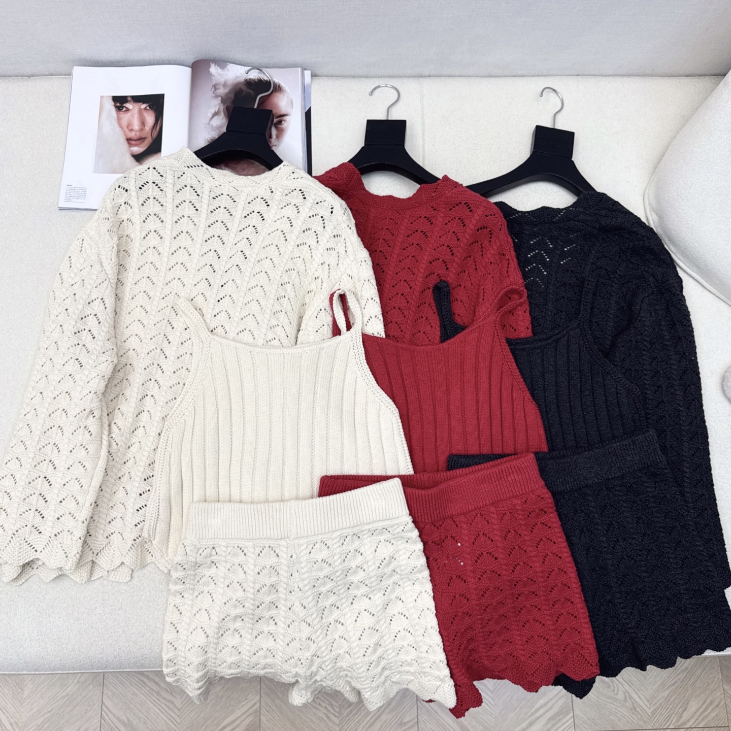 独家款 lp🆕 25Ss———早秋最新款针织三件套 套装 ♥️U领小吊带+V领开衫+松紧腰短裤 精致美感