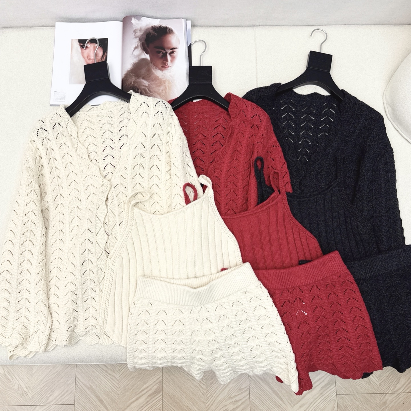 独家款 lp🆕 25Ss———早秋最新款针织三件套 套装 ♥️U领小吊带+V领开衫+松紧腰短裤 精致美感