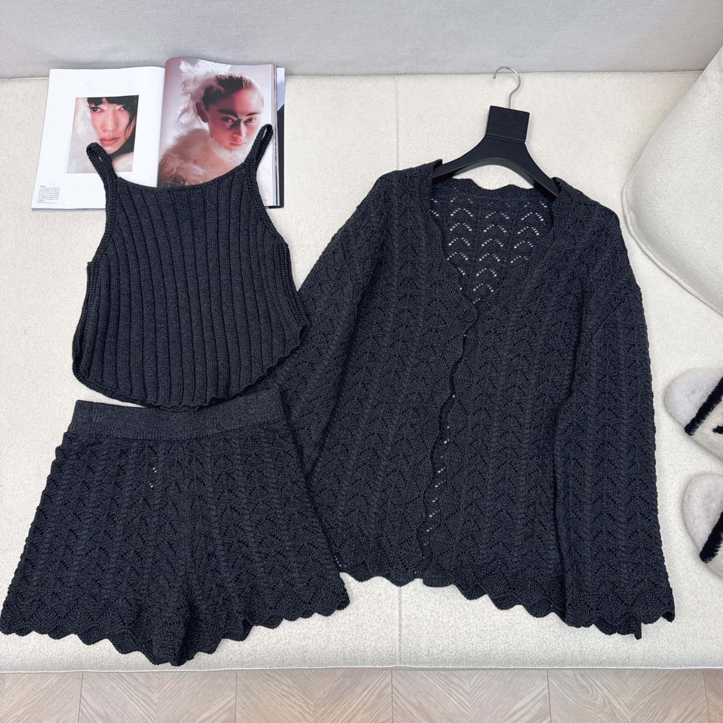 独家款 lp🆕 25Ss———早秋最新款针织三件套 套装 ♥️U领小吊带+V领开衫+松紧腰短裤 精致美感