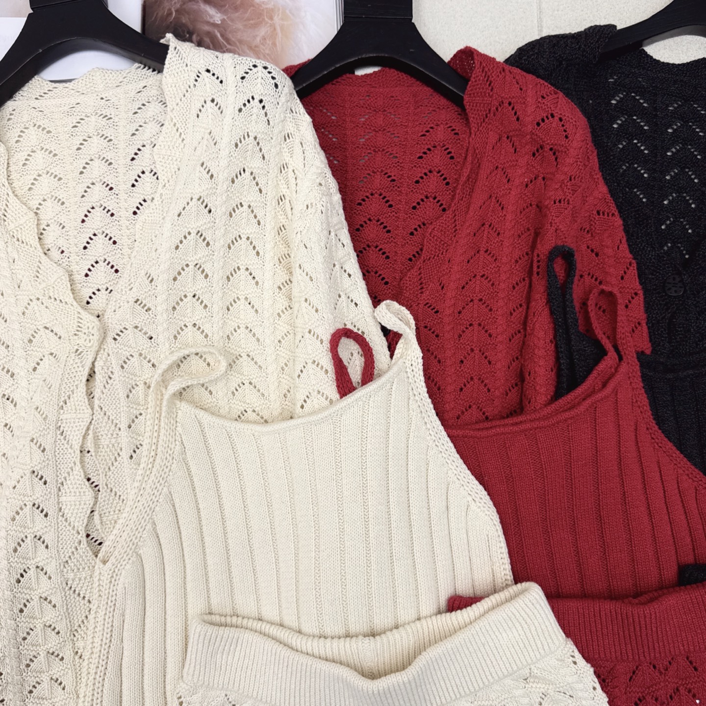 独家款 lp🆕 25Ss———早秋最新款针织三件套 套装 ♥️U领小吊带+V领开衫+松紧腰短裤 精致美感