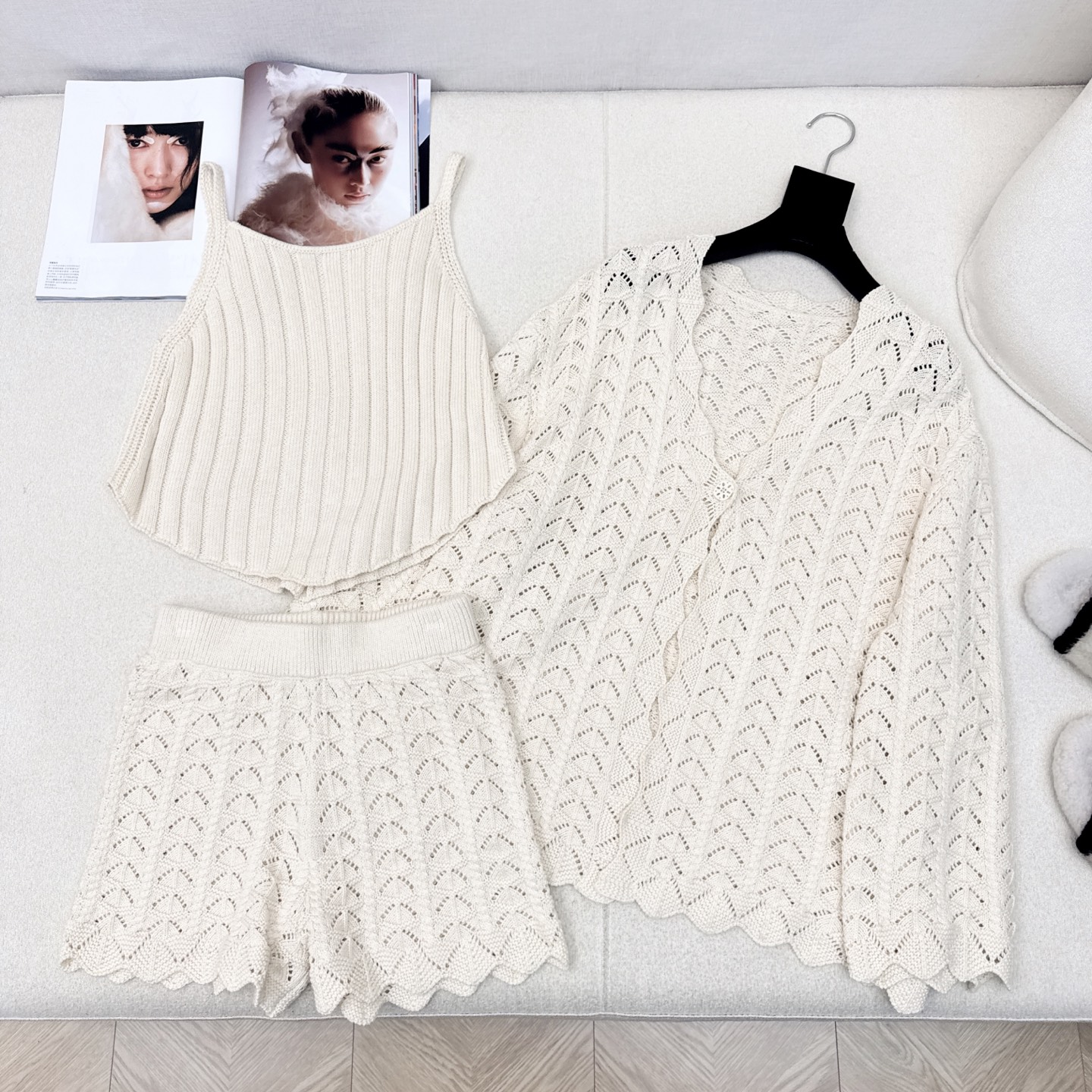 独家款 lp🆕 25Ss———早秋最新款针织三件套 套装 ♥️U领小吊带+V领开衫+松紧腰短裤 精致美感